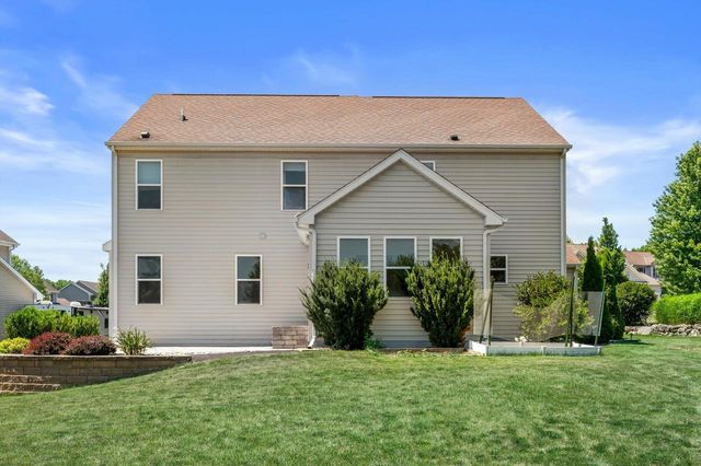 2305 Rustic Woods COURT, Waukesha, WI 53188
