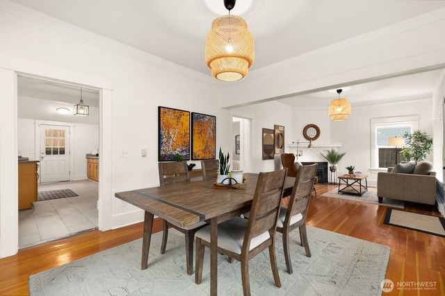 4207 SW Manning St, Seattle, WA 98116