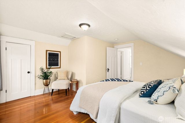 4207 SW Manning St, Seattle, WA 98116