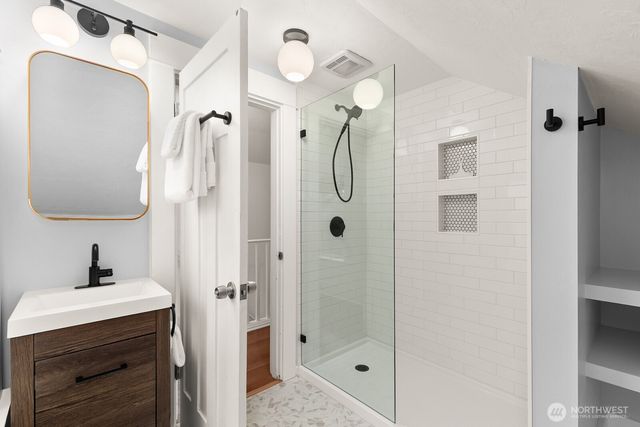 4207 SW Manning St, Seattle, WA 98116