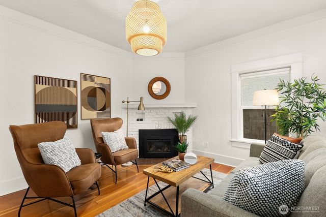 4207 SW Manning St, Seattle, WA 98116