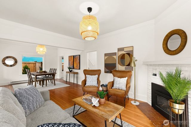 4207 SW Manning St, Seattle, WA 98116