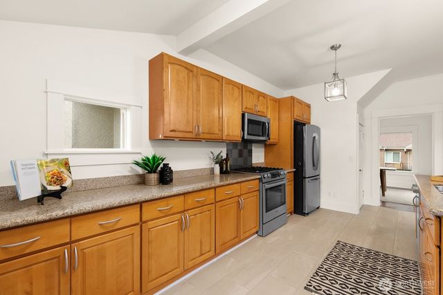 4207 SW Manning St, Seattle, WA 98116