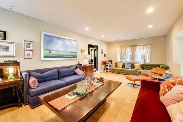 823 Jackson Avenue, River Forest, IL 60305