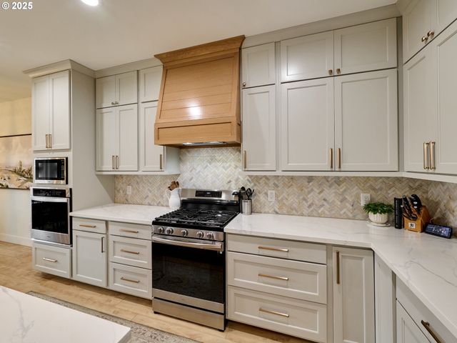 833 HAWK Dr, Silverton, OR 97381