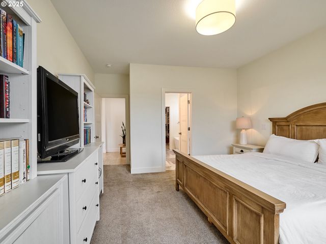 833 HAWK Dr, Silverton, OR 97381