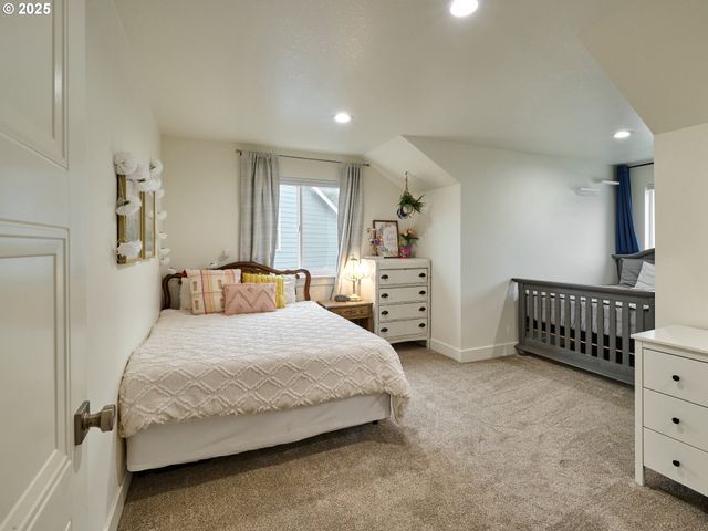 833 HAWK Dr, Silverton, OR 97381