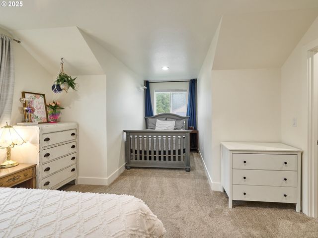 833 HAWK Dr, Silverton, OR 97381
