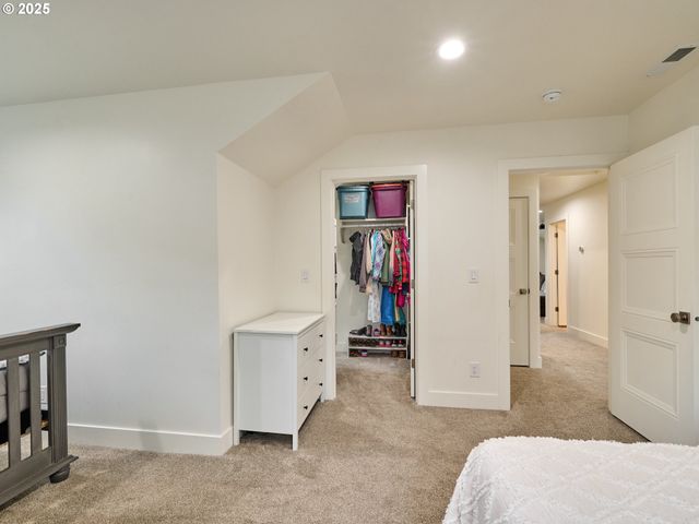 833 HAWK Dr, Silverton, OR 97381