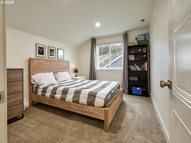 833 HAWK Dr, Silverton, OR 97381