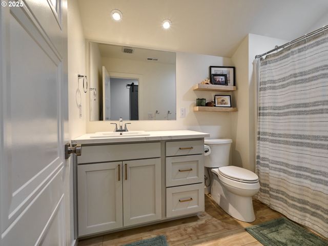 833 HAWK Dr, Silverton, OR 97381