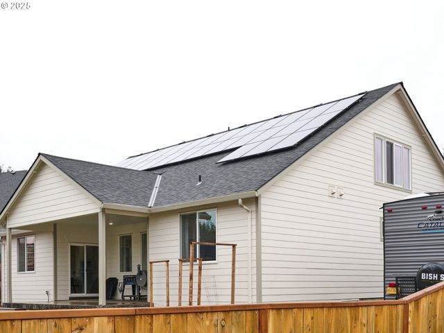 833 HAWK Dr, Silverton, OR 97381
