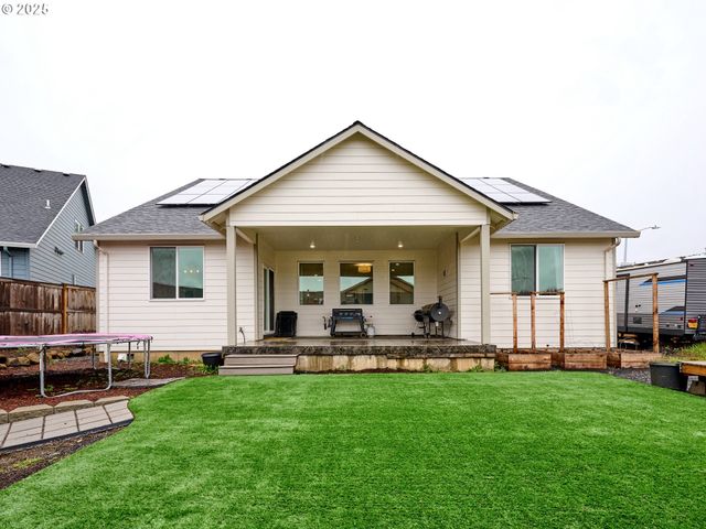 833 HAWK Dr, Silverton, OR 97381