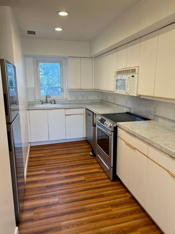 53 Pointe Rok Dr 53, Worcester, MA 01604