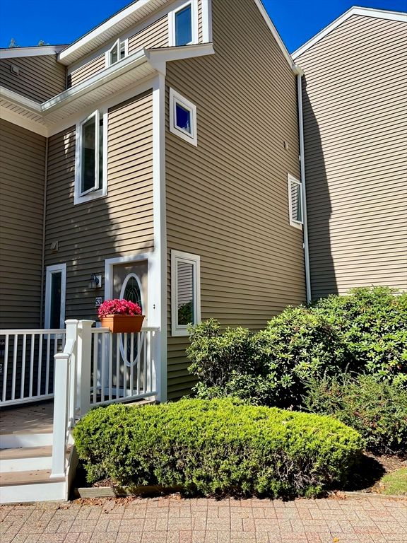 53 Pointe Rok Dr 53, Worcester, MA 01604