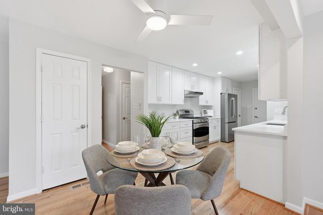 601 SIDELING CT NE, Vienna, VA 22180