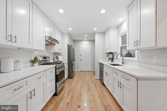 601 SIDELING CT NE, Vienna, VA 22180