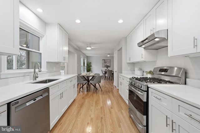 601 SIDELING CT NE, Vienna, VA 22180