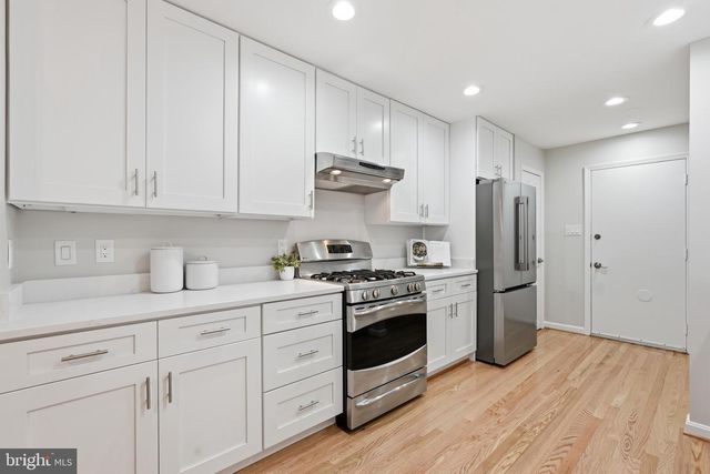 601 SIDELING CT NE, Vienna, VA 22180