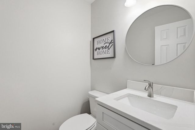 601 SIDELING CT NE, Vienna, VA 22180