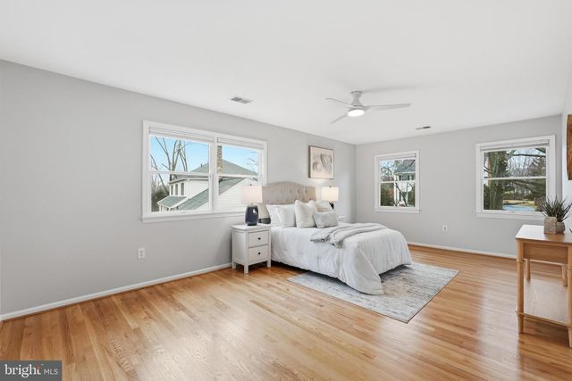 601 SIDELING CT NE, Vienna, VA 22180