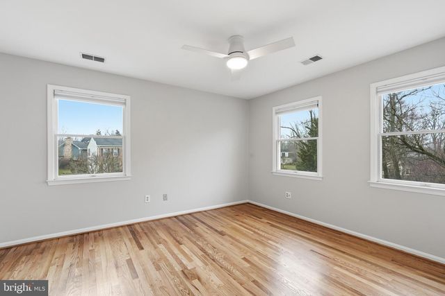 601 SIDELING CT NE, Vienna, VA 22180