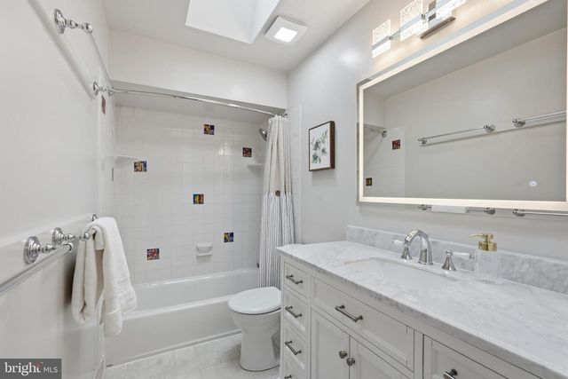 601 SIDELING CT NE, Vienna, VA 22180