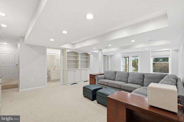 601 SIDELING CT NE, Vienna, VA 22180