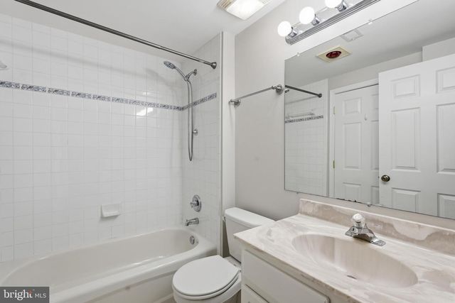 601 SIDELING CT NE, Vienna, VA 22180