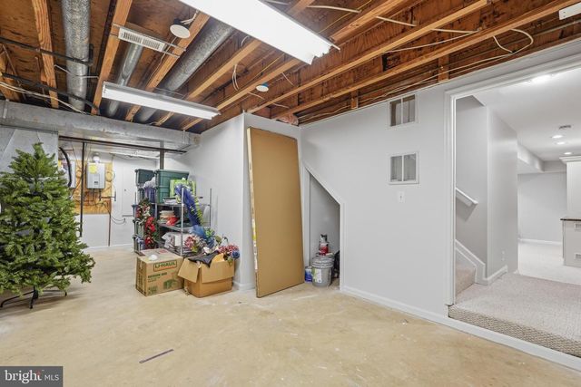 601 SIDELING CT NE, Vienna, VA 22180