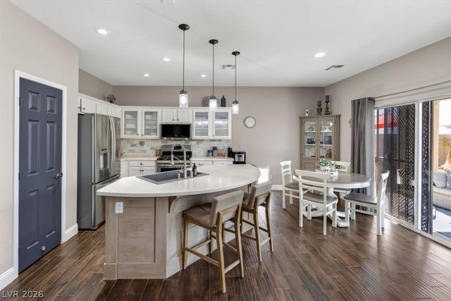 10661 Shelter Hill Court, Las Vegas, NV 89129