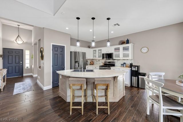 10661 Shelter Hill Court, Las Vegas, NV 89129