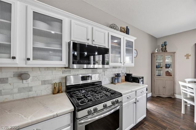 10661 Shelter Hill Court, Las Vegas, NV 89129