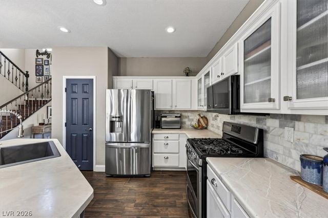 10661 Shelter Hill Court, Las Vegas, NV 89129
