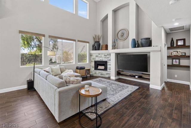 10661 Shelter Hill Court, Las Vegas, NV 89129