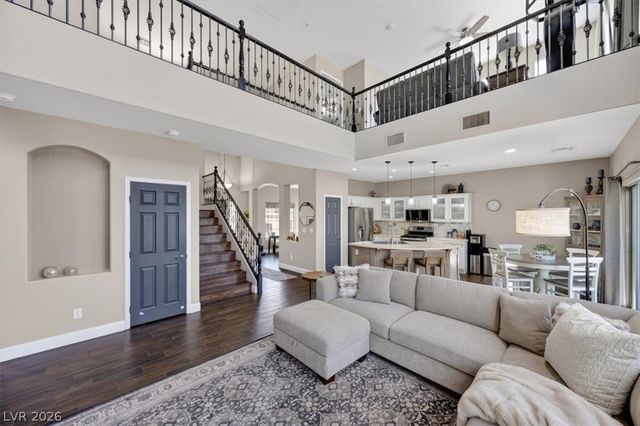 10661 Shelter Hill Court, Las Vegas, NV 89129