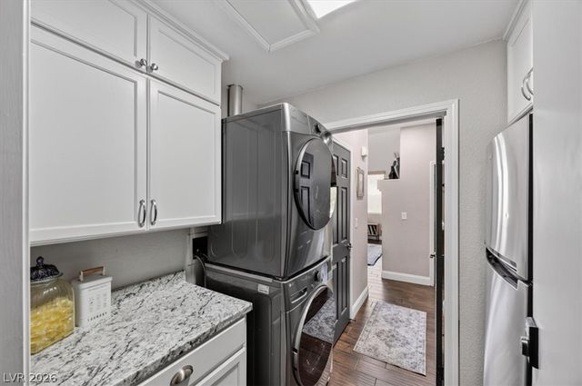 10661 Shelter Hill Court, Las Vegas, NV 89129