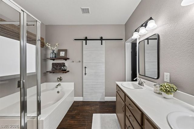 10661 Shelter Hill Court, Las Vegas, NV 89129