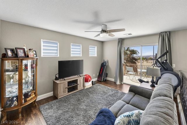 10661 Shelter Hill Court, Las Vegas, NV 89129
