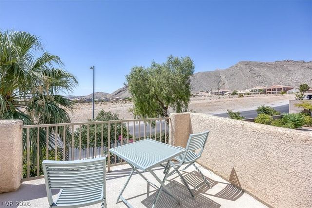 10661 Shelter Hill Court, Las Vegas, NV 89129