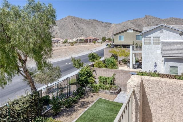10661 Shelter Hill Court, Las Vegas, NV 89129