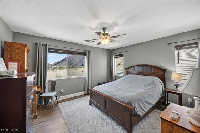 10661 Shelter Hill Court, Las Vegas, NV 89129
