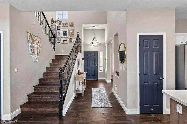 10661 Shelter Hill Court, Las Vegas, NV 89129