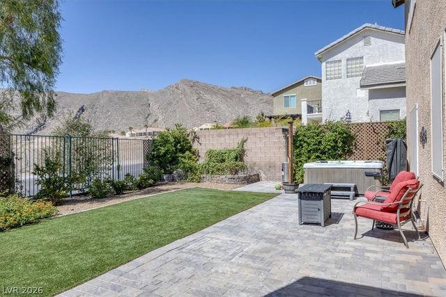 10661 Shelter Hill Court, Las Vegas, NV 89129