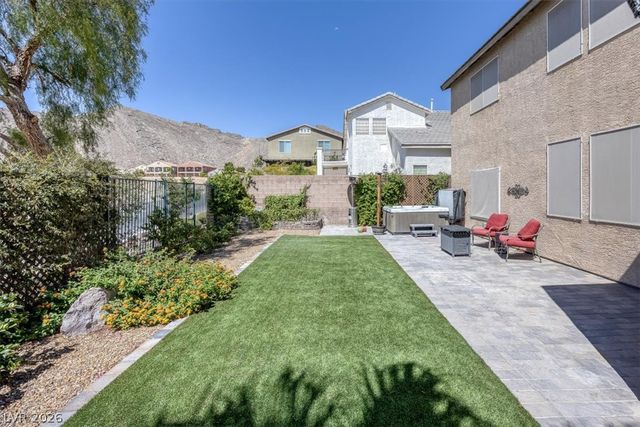 10661 Shelter Hill Court, Las Vegas, NV 89129