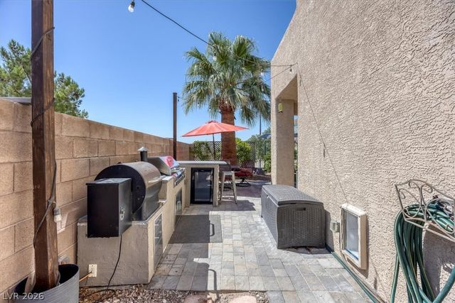 10661 Shelter Hill Court, Las Vegas, NV 89129