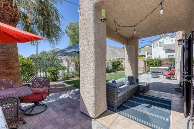 10661 Shelter Hill Court, Las Vegas, NV 89129