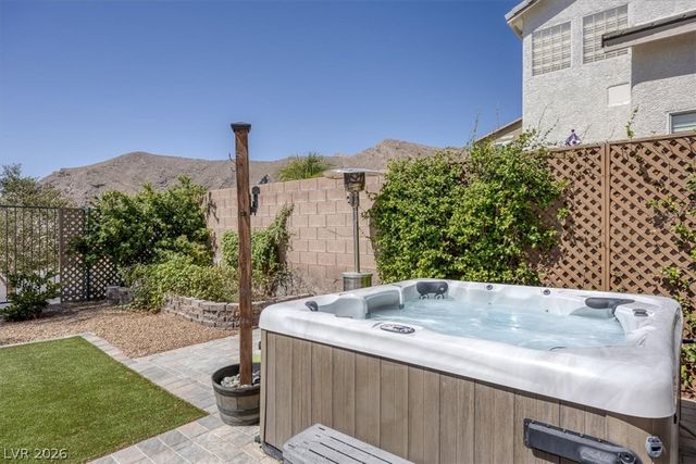 10661 Shelter Hill Court, Las Vegas, NV 89129