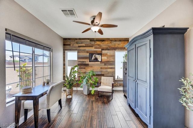 10661 Shelter Hill Court, Las Vegas, NV 89129
