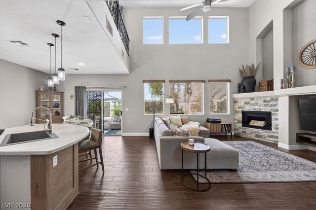 10661 Shelter Hill Court, Las Vegas, NV 89129